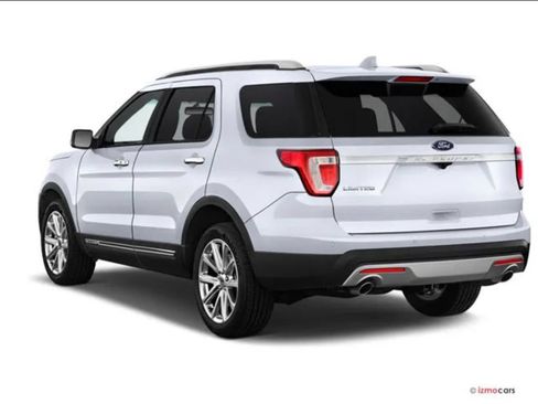 Used 2017 Ford Explorer Platinum AWD/4WD image 2