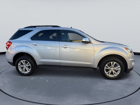 Used 2017 Chevrolet Equinox LT w/ Convenience Package image 4