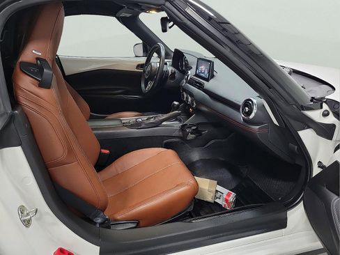 Used 2023 MAZDA MX-5 Miata Grand Touring RWD image 15