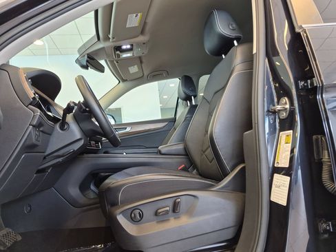 Used 2025 Volkswagen Atlas SE FWD image 13