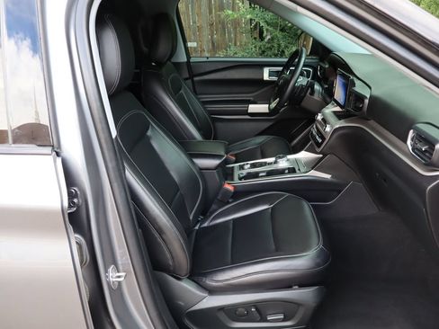 Used 2021 Ford Explorer XLT w/ Equipment Group 202A AWD/4WD image 23