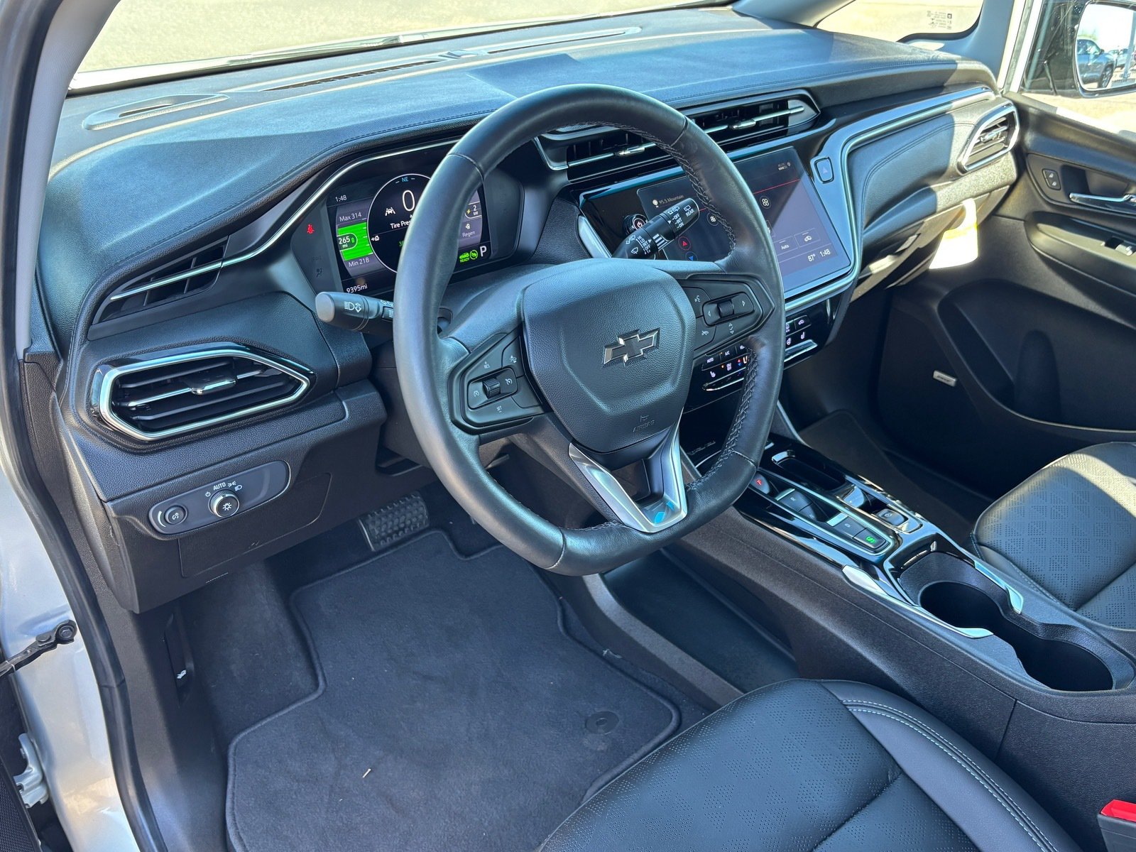 Used 2023 Chevrolet Bolt LT w/ Infotainment Package FWD image 20
