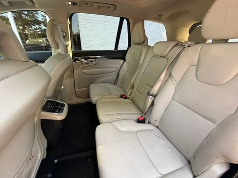 Used 2018 Volvo XC90 T6 Momentum w/ Convenience Package AWD/4WD image 21