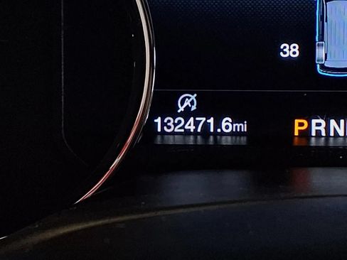 Used 2019 Ford Expedition XLT w/ Equipment Group 202A AWD/4WD image 32