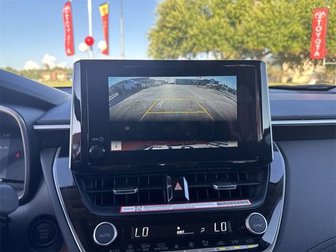 Used 2025 Toyota Corolla Cross XLE image 28