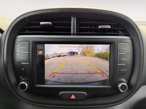 Used 2025 Kia Soul LX w/ LX Technology Package image 9