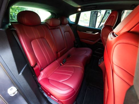 Used 2018 Maserati Levante GranSport image 17