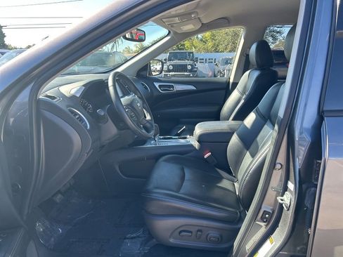Used 2019 Nissan Pathfinder SL w/ Cargo Package image 9