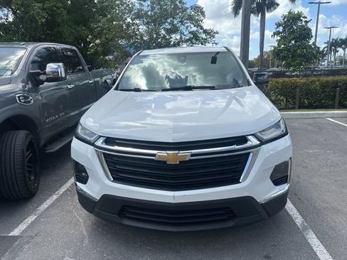 Used 2022 Chevrolet Traverse LS image 2