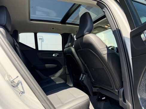 Certified 2025 Volvo XC40 B5 Plus AWD/4WD image 14