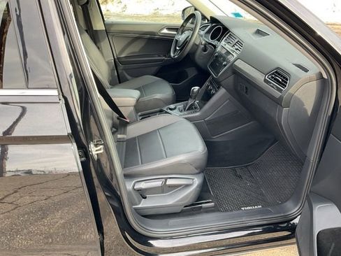 Used 2020 Volkswagen Tiguan SE image 22
