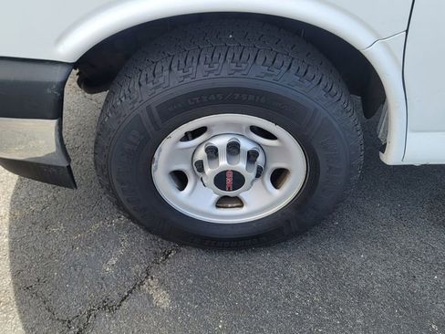 Used 2017 GMC Savana 2500 RWD image 6