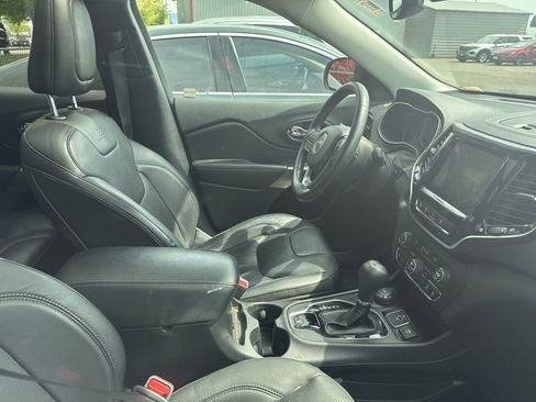 Used 2019 Jeep Cherokee Limited w/ Technology Group AWD/4WD image 12