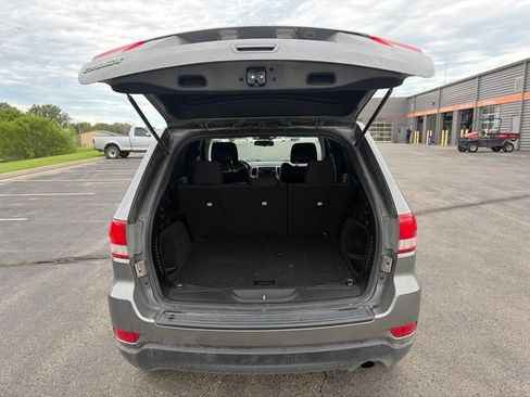 Used 2012 Jeep Grand Cherokee Laredo w/ Laredo E Group AWD/4WD image 5