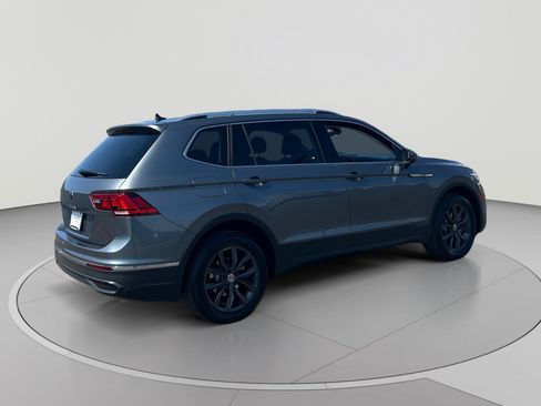 Certified 2022 Volkswagen Tiguan SE FWD image 5