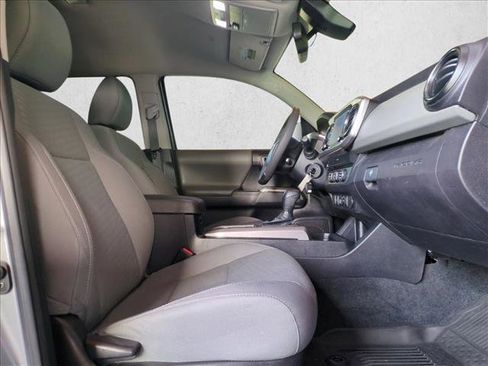Used 2020 Toyota Tacoma SR5 RWD image 19