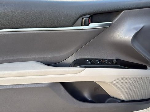 Used 2018 Toyota Camry L image 18
