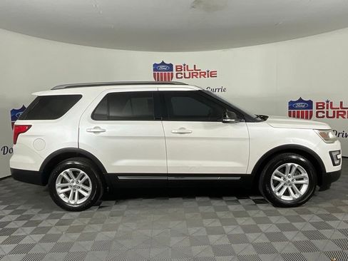 Used 2017 Ford Explorer XLT FWD image 2