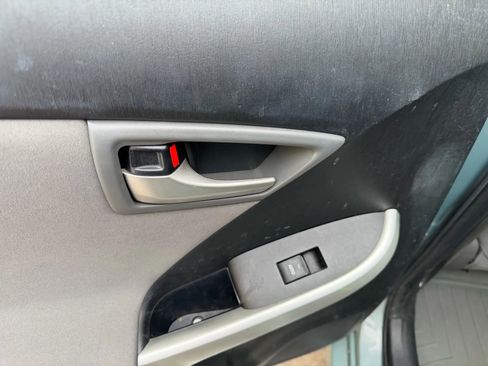 Used 2013 Toyota Prius Plug-In Hybrid image 22