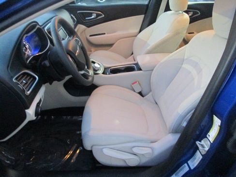 Used 2016 Chrysler 200 Limited image 9