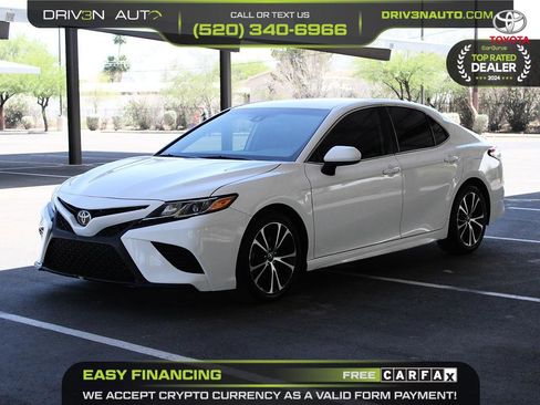 Used 2019 Toyota Camry SE FWD image 3