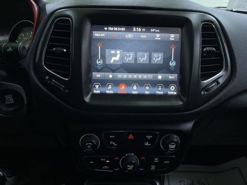 Used 2017 Jeep Compass Trailhawk image 25