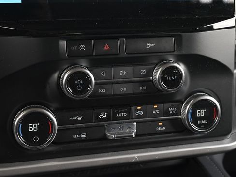 Used 2024 Ford Expedition XLT RWD image 29