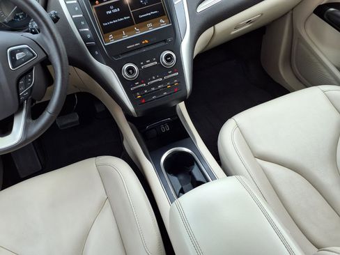 Used 2017 Lincoln MKC Premiere FWD image 10