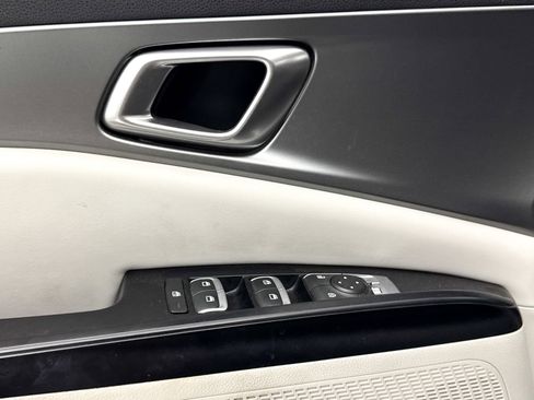 Used 2022 Kia Carnival LX FWD image 29