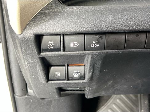 Used 2022 Toyota Sienna XLE w/ XLE Plus Package AWD/4WD image 10