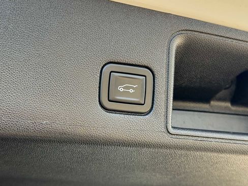 Used 2023 GMC Terrain SLE w/ Driver Convenience Package AWD/4WD image 13