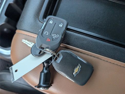 Used 2022 Chevrolet Silverado 1500 High Country w/ Safety Package II AWD/4WD image 20