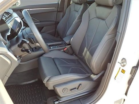 Used 2025 Audi Q3 2.0T Premium w/ Convenience Package image 17