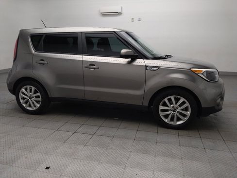 Used 2019 Kia Soul + FWD image 11