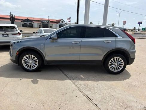 Used 2024 Cadillac XT4 Luxury w/ Cold Weather Package FWD image 7