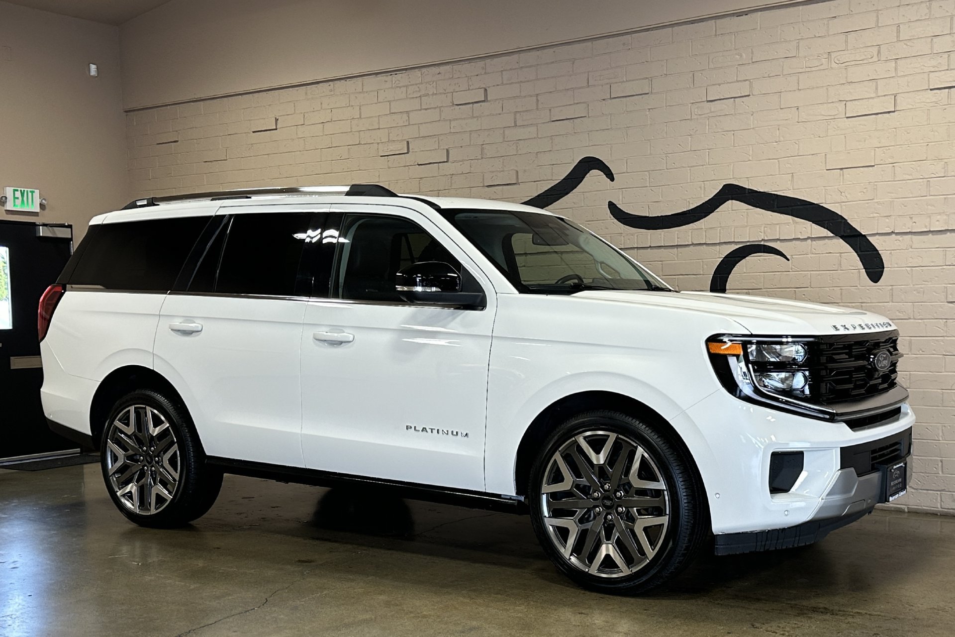 Used 2025 Ford Expedition Platinum w/ Platinum Ultimate Package AWD/4WD image 1