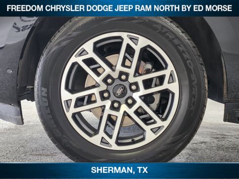 Used 2025 Ford Expedition Active AWD/4WD image 7