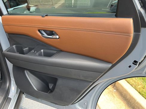 New 2026 Nissan Pathfinder Platinum FWD image 17