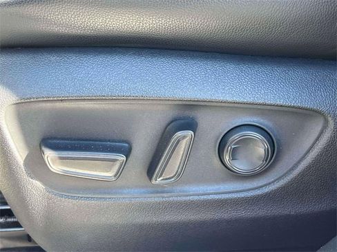 Used 2022 Toyota Highlander XLE image 19