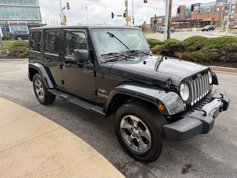 Used 2016 Jeep Wrangler Unlimited Sahara w/ Connectivity Group AWD/4WD image 3