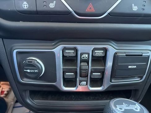 Used 2018 Jeep Wrangler Unlimited Sport S AWD/4WD image 13