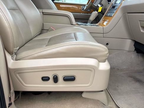 Used 2010 Lincoln Navigator 2WD image 13