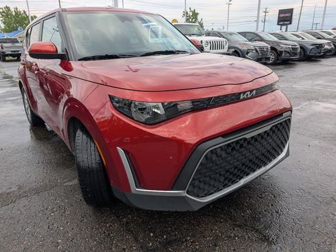 Used 2024 Kia Soul LX w/ Option Group 015 FWD image 11
