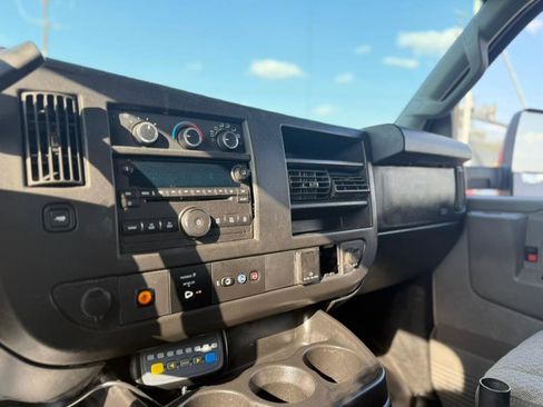 Used 2018 GMC Savana 3500 w/ Power Convenience Package image 19