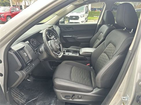 Used 2025 Nissan Pathfinder SV image 13