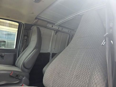 Used 2017 Chevrolet Express 3500 RWD image 8