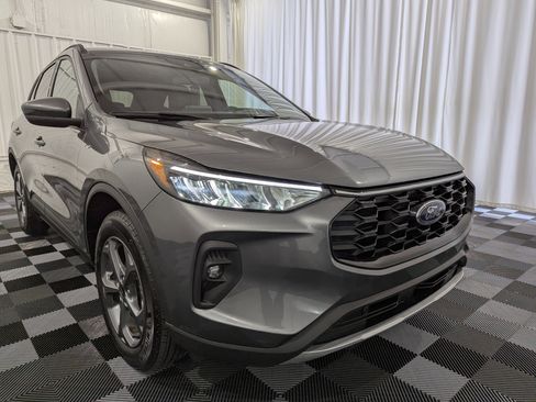 Used 2025 Ford Escape ST-Line Select w/ Class II Trailer Tow Package AWD/4WD image 5