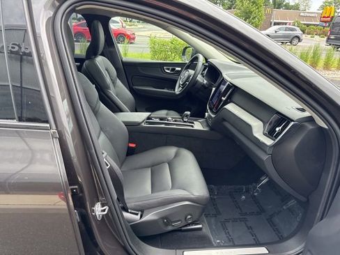 Used 2025 Volvo XC60 B5 Plus AWD/4WD image 15