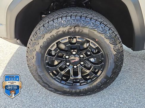 New 2026 GMC Canyon Elevation w/ LPO, Black Badging Package RWD image 6