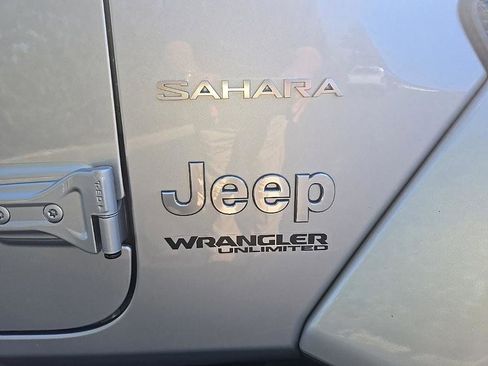 Used 2022 Jeep Wrangler Unlimited Sahara w/ Dual Top Group image 37